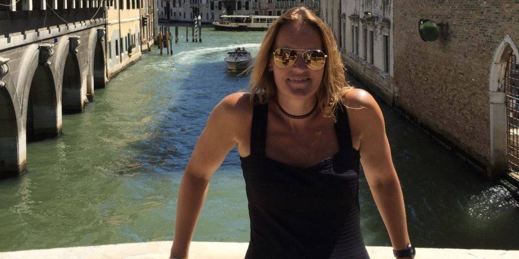 Interview met VA Monique over hoe zij het werk combineert met het moederschap.